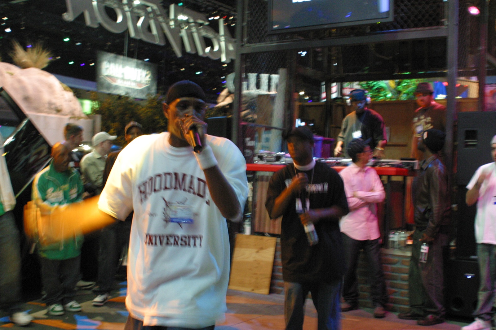 Chali 2na takes the mic on the show floor, crowd gathering around.